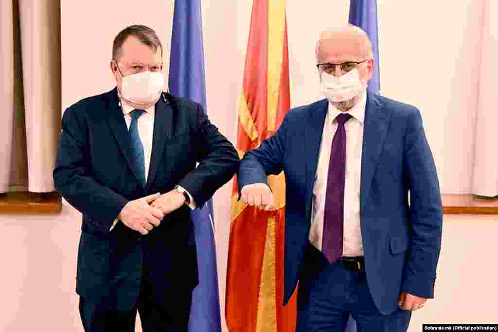 МАКЕДОНИЈА - Фактот што Република Северна Македонија доби зелено светло за отпочнување на преговорите со Европската унија (ЕУ) во март 2020 година, прашањето за членство на државата во ЕУ не е дали - туку кога, му рекол холандскиот амбасадор во Скопје, Дирк Јан Коп, на претседателот на Собранието, Талат Џафери, на нивната денешна средба, соопштија од прес-службата на Собранието.