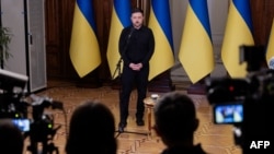 Președintele ucrainean Volodimir Zelenski vorbește în timpul unei reuniuni a consilierilor de securitate națională la Kiev, pe 3 ianuarie 2026.