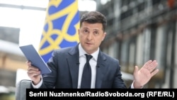 В указі фігурує 138 компаній, включно з інтернет-гігантом «Яндекс», російськими телеканалами «Перший канал», ТНТ, НТВ, «Звезда», російськими ЗМІ в окупованому Криму та частині Донбасу тощо