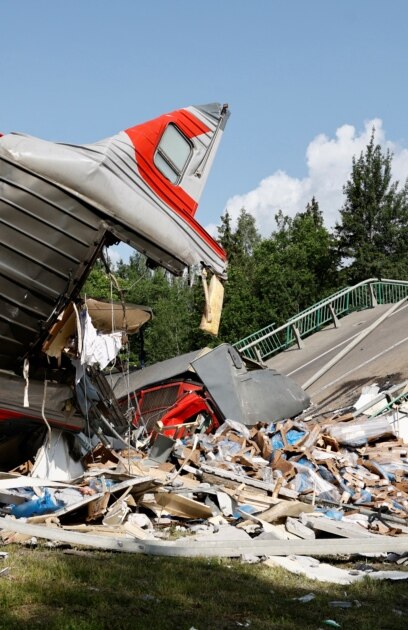 Най малко седем души загинаха а десетки са ранени след срутване
