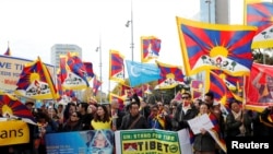 БУУнун Женевадагы кеңсесинин алдындагы нааразылык акциясы. 6-ноябрь, 2018-жыл. 