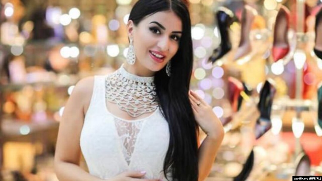 Norvegiyaning yalangoch qizlari Italiyalik ona porno