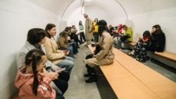 «Мобільні укриття – це точно краще, ніж нічого. Потреба в цих укриттях – очевидна. Я вважаю це (відсутність мобільних укриттів – ред.) величезною безвідповідальністю, ціна якої життя людей» – Леонід Ємець