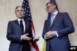 Secretarul american de Stat Antony Blinken s-a întâlnit, marți, la Londra, cu ministrul de Externe al Ucrainei, Dmitro Kuleba, cu prilejul conferinței dedicate strângerii de fonduri pentru reconstrucția Ucrainei.