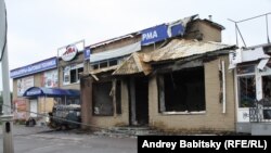 Oameni, străzi şi distrugeri la Sloviansk