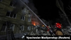 Унаслідок удару пошкоджено приватне домоволодіння та паркан. Фото архівне 