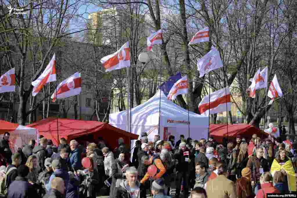 На сьвяце дзейнічалі кірмаш, фуд-корт, дзіцячая пляцоўка, намёты палітычных партыяў