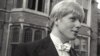 Boris Johnson ca președinte al Ligii Studenților de la Oxford, în iunie 1986, înaintea unui discurs al ministrei culturii din Grecia, Melina Mercouri, care cerea înapoierea statuilor Parthenonului.