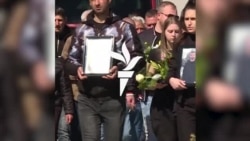 Több ezren vettek részt a leégett éjszakai klub áldozatainak temetésén Észak-Macedóniában
