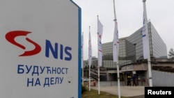 Logo Naftne industrije Srbije ispred sedišta te kompanije u Beogradu, 15. januar 2025.