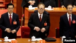 Çinin prezidenti Hu Jintao, keçmiş prezident Jiang Zemin və Baş nazir Wen Jiabo qurultayda, 8 noyabr 2012