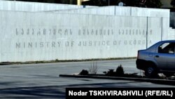 Государственные ведомства в 2013 году выполнили менее половины рекомендаций Народного защитника. В числе структур, которые чаще всего игнорируют рекомендации, оказались три взаимосвязанных ведомства: Минюст, Высший совет юстиции и Главная прокуратура