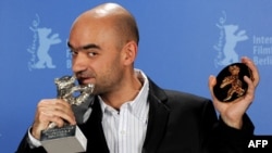 Director Florin Serban poses with the "Silver Bear" in Berlin.