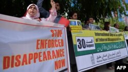 پاکستان کې د بشري حقونو فعالانو د غيب کړل شوو خلکو موندلو لپاره مظاهرې هم کړې