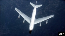 Американский самолет-разведчик RC-135. 