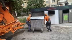 Noua lege va obliga primăriile să organizeze colectarea separată a deșeurilor în cel puțin trei fracții: reciclabile, deșeuri amestecate și sticlă.