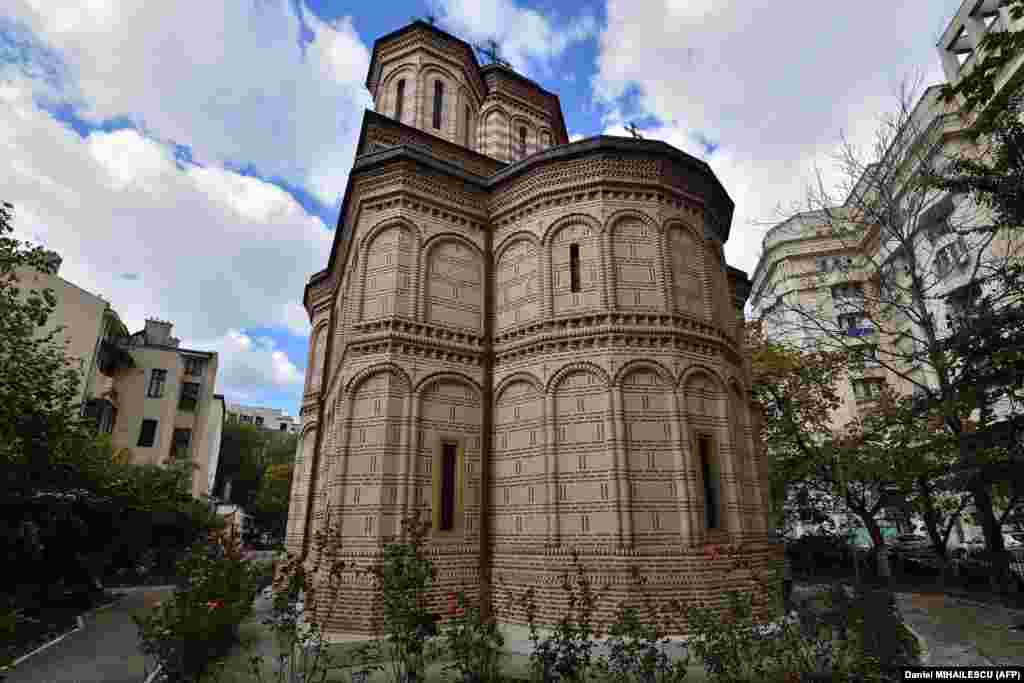 The Mihai Voda Orthodox Church was built in 1594 by Prince Michael the Brave and also served as a monastery.&nbsp; It was moved 289 meters from its original location.