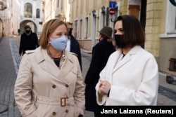 U.S. Ambassador to Belarus Julie Fisher talks with opposition leader Svyatlana Tsikhanouskaya in Vilnius on April 21.