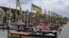 13 вересня у Броварах в останню путь провели двох військових, двоюрідних братів – Віталія Бондаренка та Миколу Новгородцева. Бійці загинули в один день, захищаючи Україну.