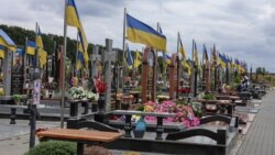 13 вересня у Броварах в останню путь провели двох військових, двоюрідних братів – Віталія Бондаренка та Миколу Новгородцева. Бійці загинули в один день, захищаючи Україну.