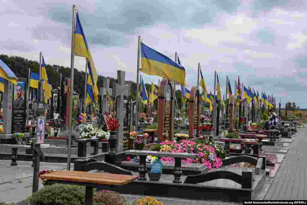 Алея слави військових поховань у Броварах