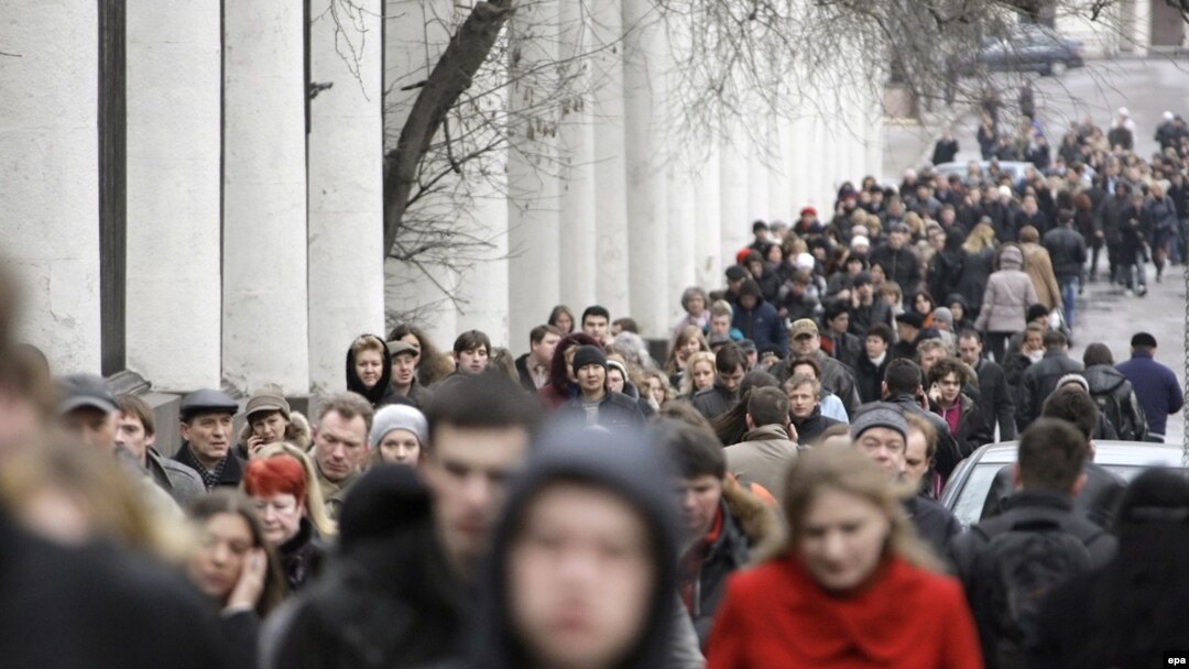 В опросе приняли участие 1600 россиян в возрасте 18 лет и старше в 130 населенных пунктах 45 регионов страны