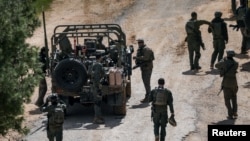 Ливанмен шекарада жүрген Израиль армиясы жауынгерлері.