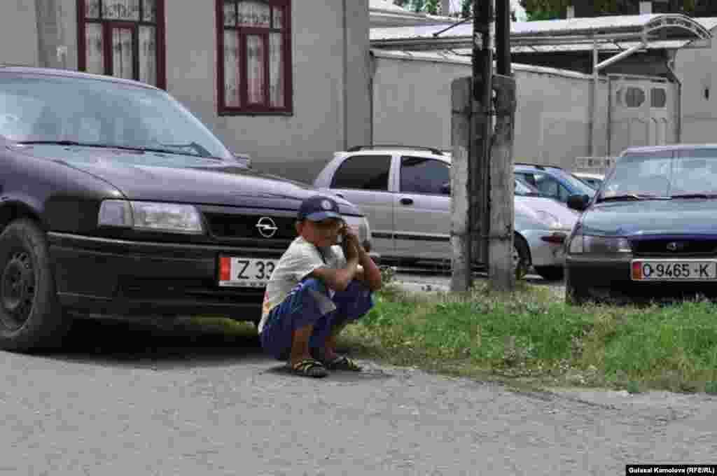 Дадам Жума намозини ўқиб чиқсин, кейин уйга кетамиз.
