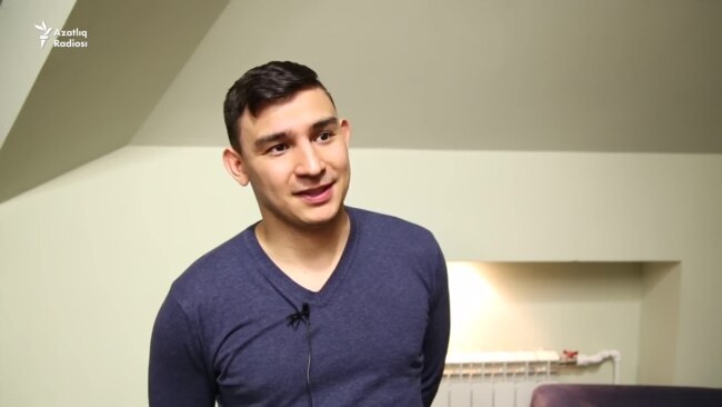Данир Сабиров: "Өйдә татарча гына сөйләшәбез, әмма..."
