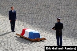Президент Франции Эммануэль Макрон на церемонии прощания с Жан-Полем Бельмондо, Париж, 9 сентября 2021 года