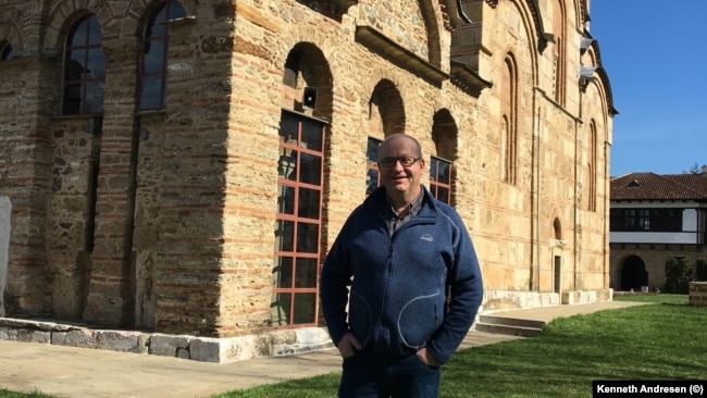 Kosovë: Kenneth Andresen, gjatë një vizite të tij në Manastirin e Graçanicës më 2016.