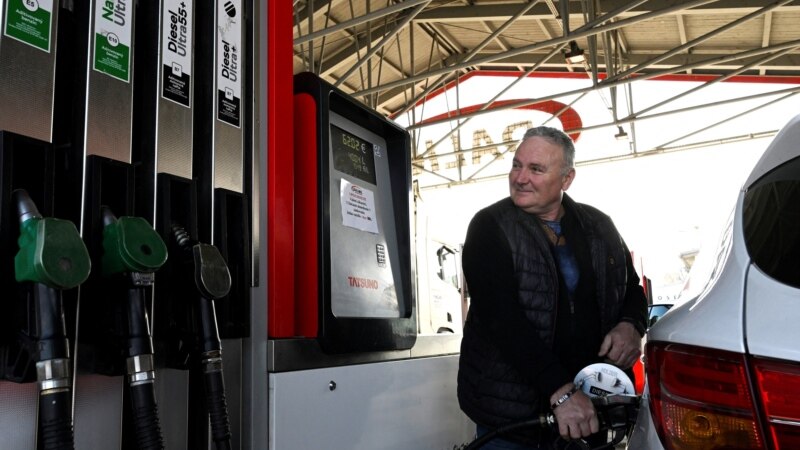 Măsuri de criză: Slovacia introduce prețuri duble la motorină. Străinii vor plăti mai mult. Ce fac celelalte țări europene