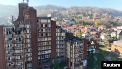 Според официјалните наоди, пожарот бил предизвикан од краток спој на кабелот на радиоприемникот.