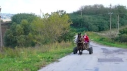 Nici nu-i știu pe candidați. Locuitorii unui mic sat izolat vor vota la mănăstire