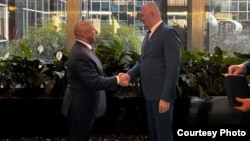 Viši zvaničnik kancelarije Stejt departmenta za političko vojna pitanja Stenli Braun i ministar odbrane BiH Zukan Helez, Vašington  17. april 2026.