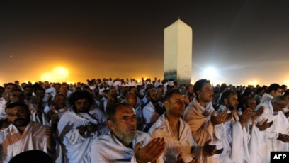 Қонақ үйдегі демалыста ресейлік әйелдерді алдағаны бейнеленген порно