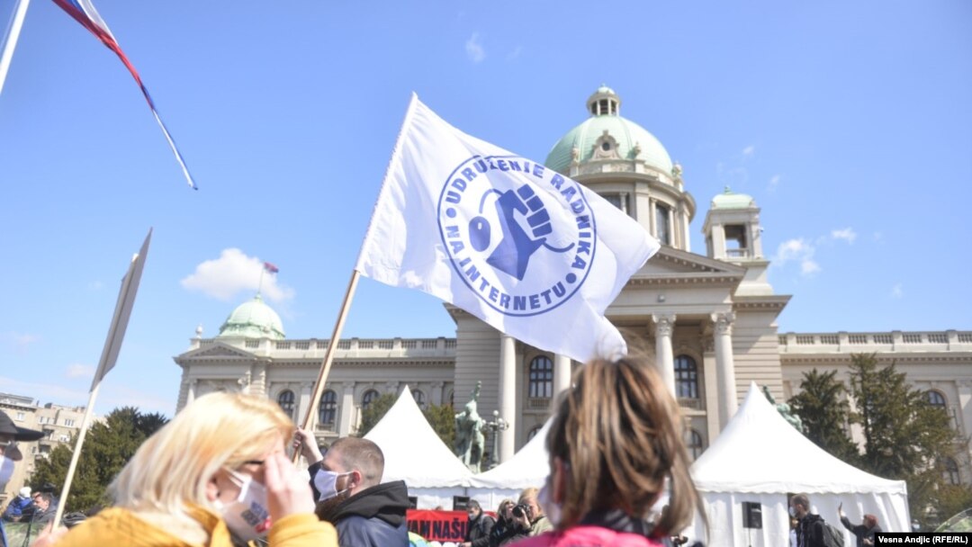 Protest frilensera i radnika na internetu ispred Skuptine Srbije, 8. april 2021.