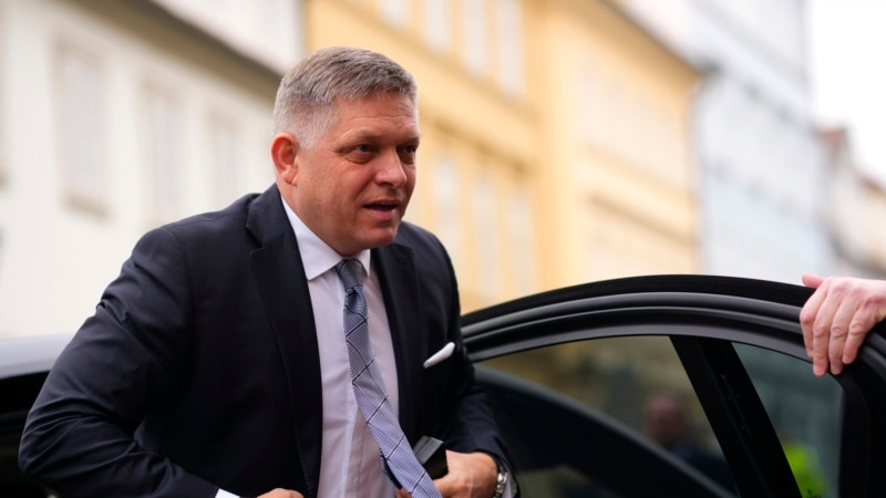 Словачкиот премиер Фицо е во свесна состојба