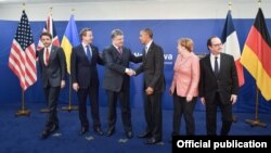 Președintele ucrainean Petro Poroșenko alături de omologul său american Barack Obama și alți lideri NATO la Varșovia