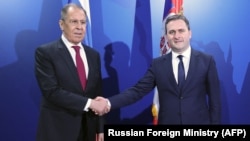 Russian Foreign Minister Sergei Lavrov (left) and his Serbian counterpart, Nikola Selakovic, in Belgrade in December 2020.