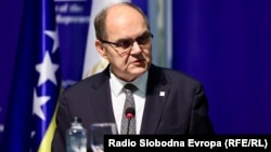 Njemačka federalna vlada potvrdila je polovinom januara 2021. zvaničnu kandidaturu Christiana Schmidta za poziciju novog visokog predstavnika u Bosni i Hercegovini.