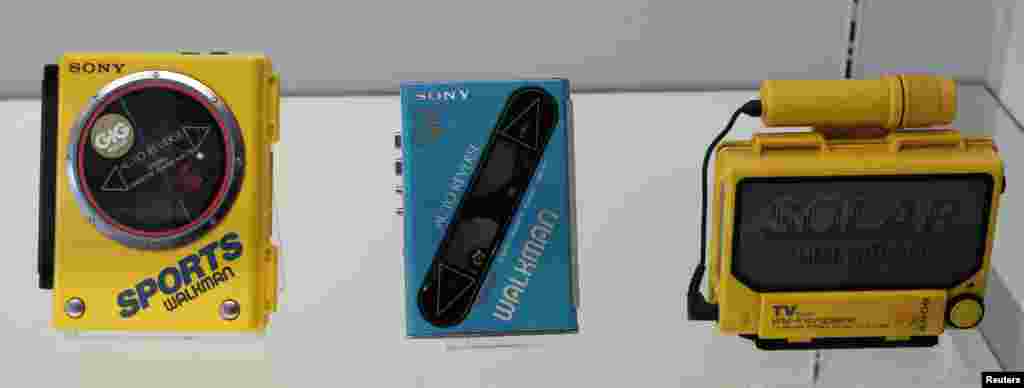 Exponate din anii 1980-1990, la muzeul Sony, din Tokio, Japonia