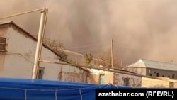 Soňky döwür tozanly ýeller ýurduň ähli welaýatlarynda we paýtagtynda ençeme gezek boldy. (arhiw suraty)