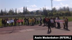 Уран кендерин иштетүүгө каршы чыккан активисттер. Каракол. 2-май 2019-жыл.