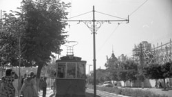 La sfârșitul secolului al XIX-lea, primarul Karol Schmidt a inițiat construirea unui nou sediu pentru Duma orașului (primăriei) pe locul fostei stații de pompieri. Proiectul a fost realizat de arhitectul Mitrofan Elladi, sub supravegherea lui Alexandru Bernardazzi, iar construcția a fost finalizată în 1902.<br><br>Clădirea a fost distrusă de trupele sovietice în retragere în 1941 și refăcută de administrația română până în 1944, când a fost din nou avariată în timpul operațiunii Iași-Chișinău. Reconstrucția definitivă, condusă de arhitectul Robert Kurtz, a avut loc între 1946 și 1948, iar clădirea a fost redeschisă în 1951. Kurtz a păstrat aspectul original, cu excepția unor turnuri mai mici deasupra intrării principale.<br><br>Clădirea găzduiește și astăzi Primăria Chișinău.</br><br>