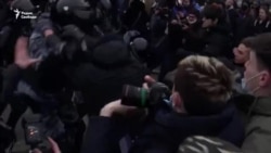 Избиения протестующих на Пушкинской площади