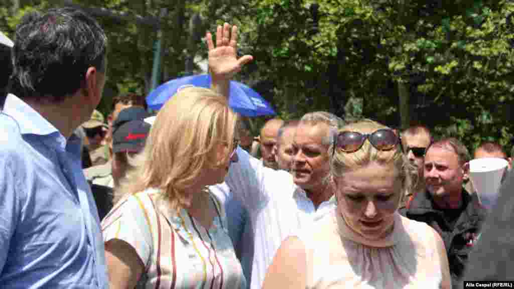 Vlad Plahotniuc printre demonstranți, Chișinău