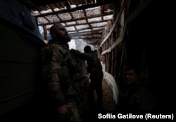 Військовослужбовці 28-ї ОМБР на позиціях поблизу Костянтинівки