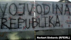 Plakati i grafiti koji odražavaju stanje u Vojvodini