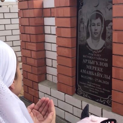 Камерадағы әдемі киска